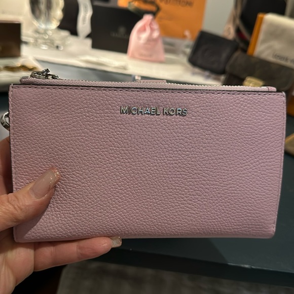 Authentic Michael Kors Women’s Leather Wallet, NWOT Pale Lilac, Silver H… - Picture 16 of 16